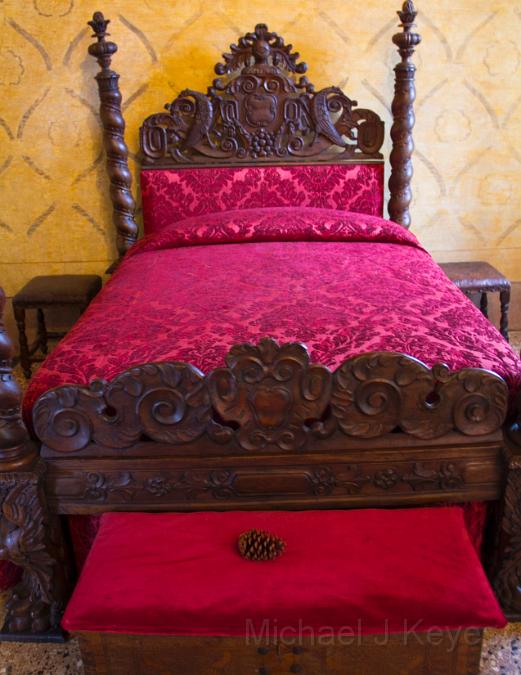 IMG_4456 copy.jpg - Bedroom, Villa de Viscovi, Pine cones are to Inihbit sitting. 